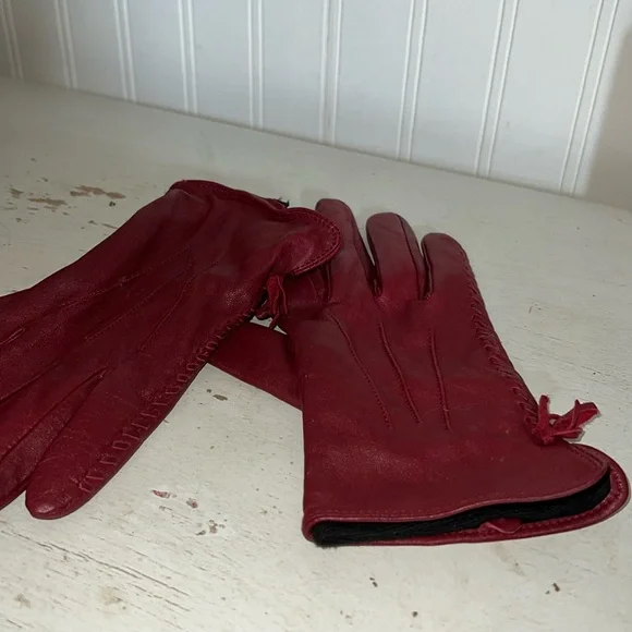 Vintage red leather cashmere lined side stitched gloves