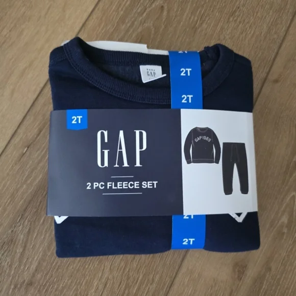 NWT GAP Boy's Toddler 2-Piece Long Sleeve & Jogger Pant Fleece Set Navy …