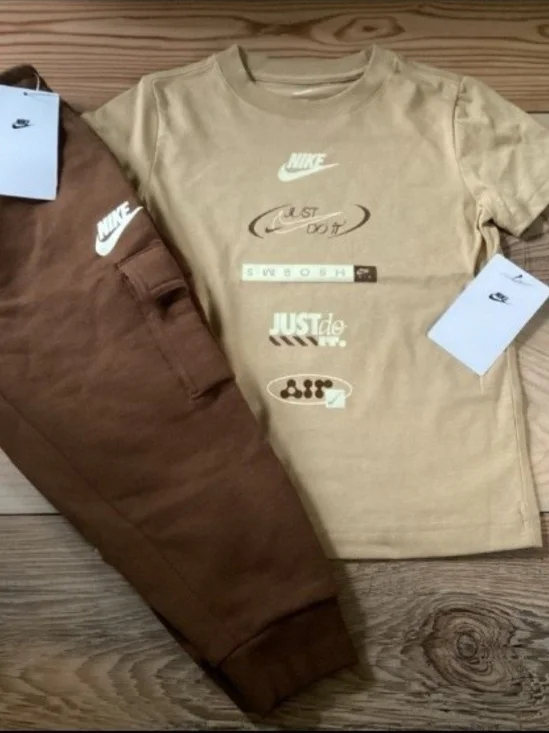 Nike Boys  Tee & Cargo  Joggers Outfit Size 4(NWT)