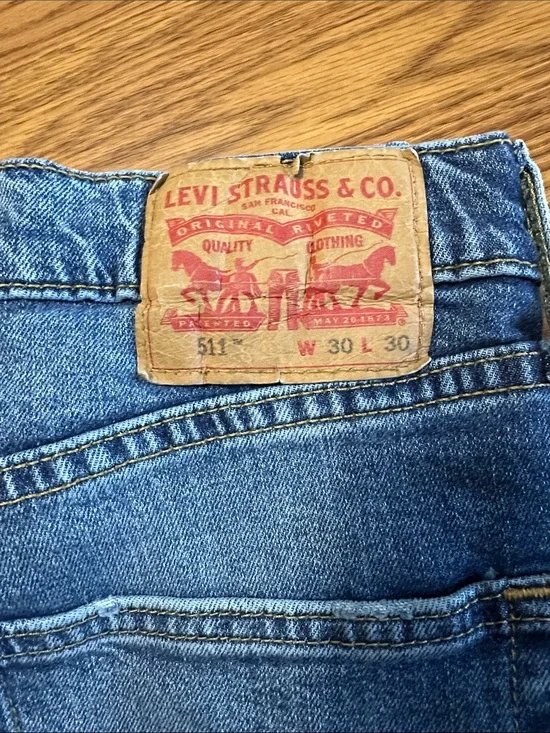 Levi's Slim Men's Jeans in Blue Denim with Leather Patch