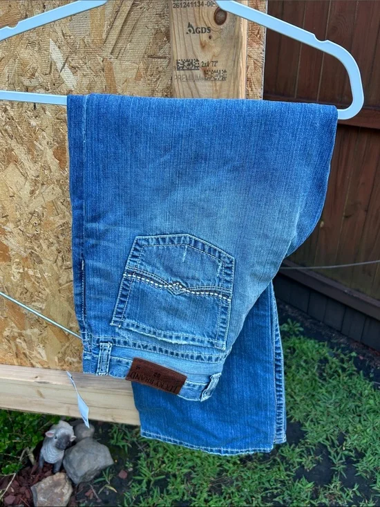 Lucky Brand Men's Relaxed Fit Jeans in Medium Blue Denim