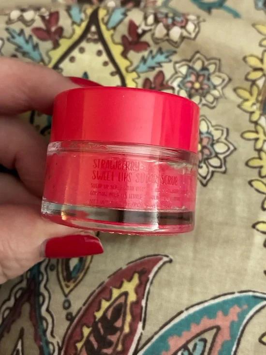 W7 Strawberry Sugar Lip Scrub