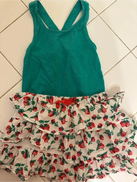Mini boden Strawberry Ruffle Skirt Set(4t)