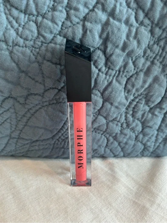 Morphe Kiss Kiss Lip Gloss Hydrating Nude Pink New Long Lasting Lip Gloss NEW