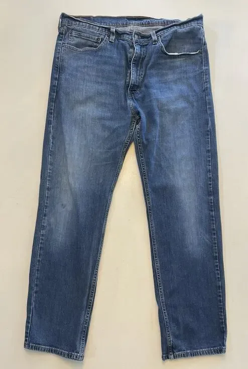 Men's Levi's 505 Blue Denim Jeans Size 36 x 32 Medium Wash Mid Rise Straight Leg