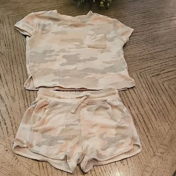 Camo Print Two-Piece Set Size XS 4-5