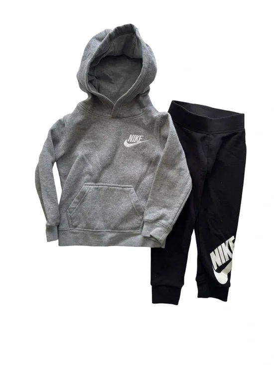 Nike Sweatsuit Hoodie and Jogger Pants