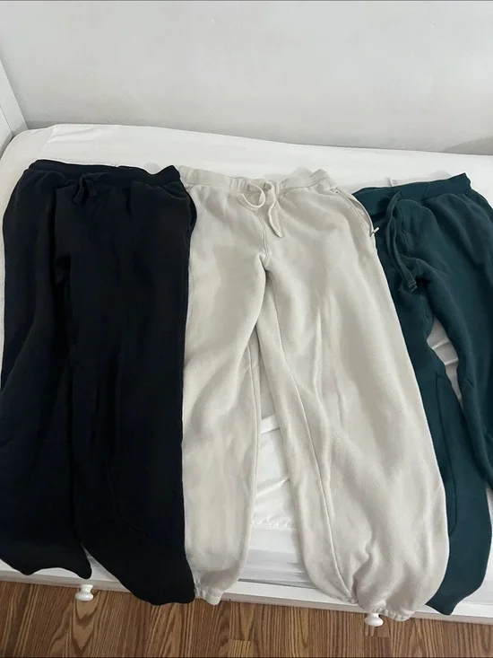 ALO Yoga Kids Sweatpants Trio — Black, Cream, Teal