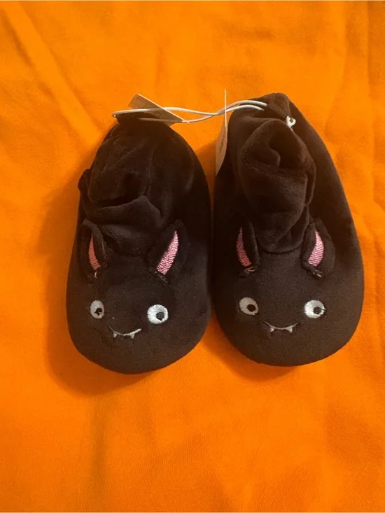 Old navy Kids Black Bat Face One-Piece Booties 12-18 months