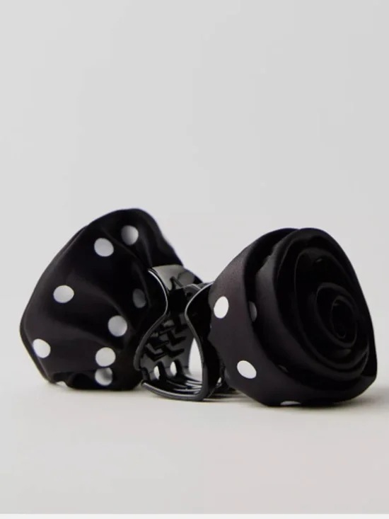 1524. FREE PEOPLE Grand Gesture Floral Clip in Black and White NWT $18