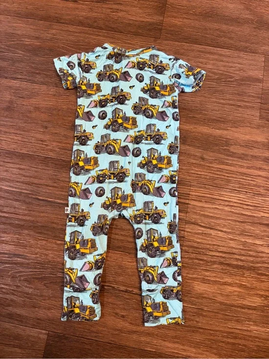 Bums & Roses Boys Bamboo One-Piece Short Sleeve Blue w/Contruction Vehicles 9-12