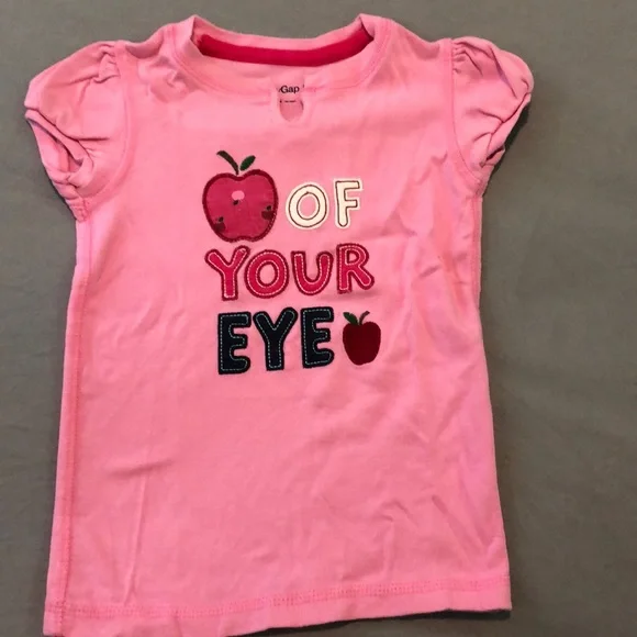 BabyGap Short Sleeve Apple Graphic Tee in Pink Size 5T