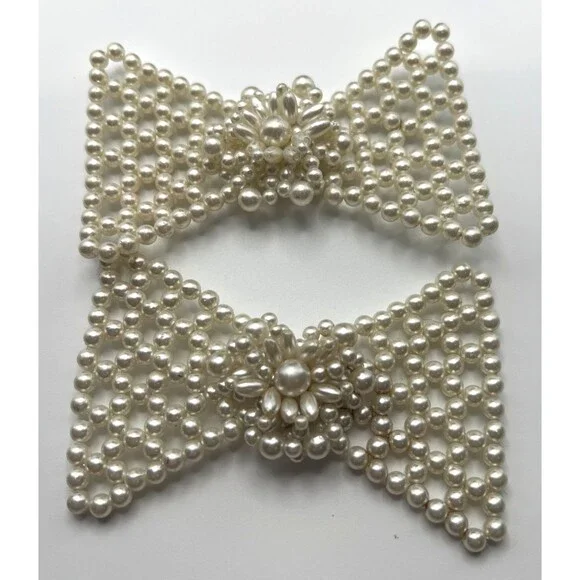 Vintage Elegance: Lustrous Pearl Bow For Hair/Dress