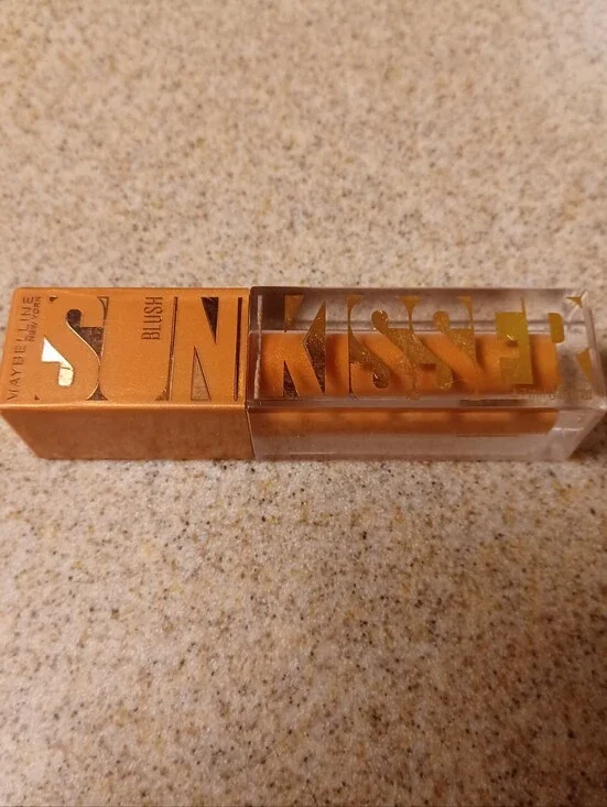 × Maybelline KISSED Blush Lip Oil in Metallic Copper Tone. Sun Tempt 10