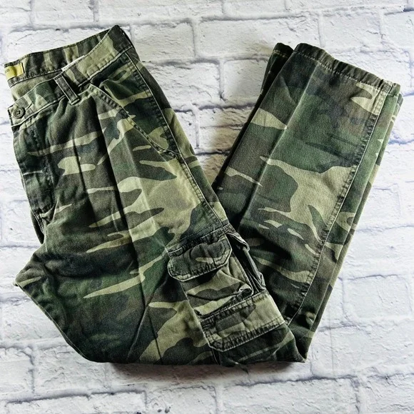 Wrangler Mens Green Camo Cargo Pants 32x30 Hunting Hiking Utility Pockets