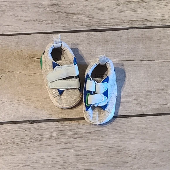 🍦Baby gap cloth sneakers🪅