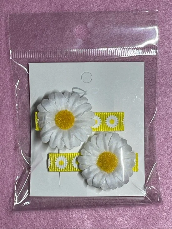 2 listings for $15 Handmade White Daisy Hair Clips on yellow