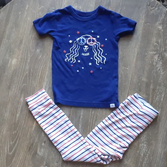 Size 5 Baby Gap cotton pajamas set Peace sign dog stripe print