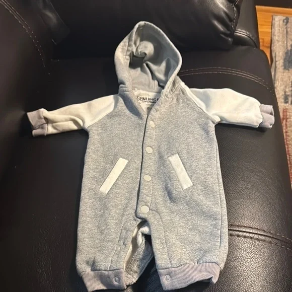 Baby 1 piece Gray & White 0-3 Months Free with any $15 Kids Purchase