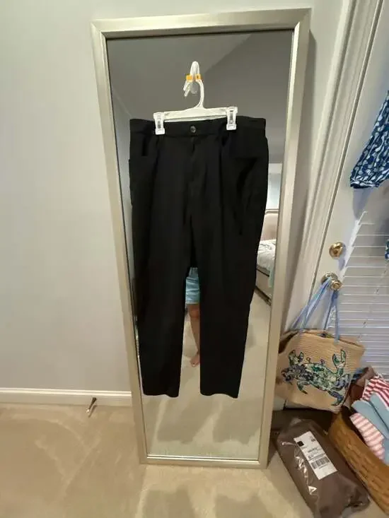 Vuori Men's Performance Chino Pants in Black