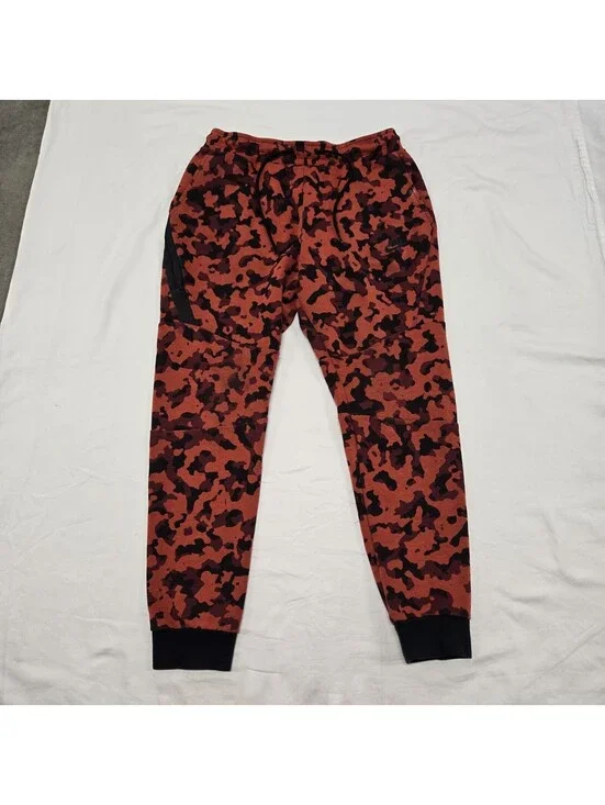 Size MEDIUM Nike Sportswear Tech Fleece Camo Jogger Pants Red Black CJ5981-603