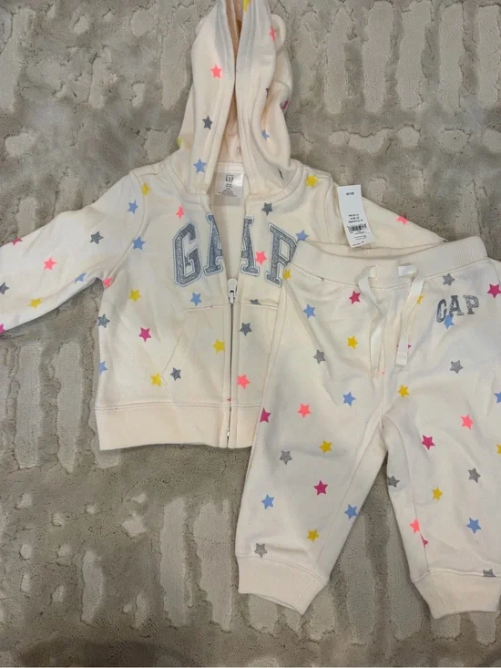 GAP Cream Hoodie & Jogger Set with Multicolor Stars