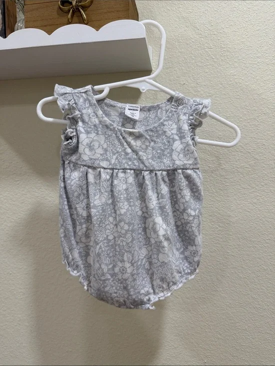 Nordstrom Gray and White Floral Baby One-Piece Bodysuit