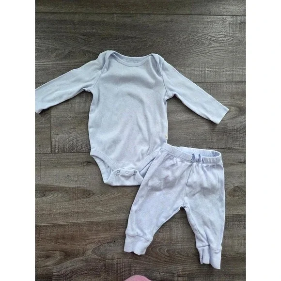 Baby gap set 3-6 mos‎