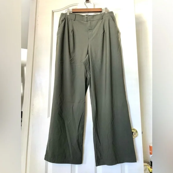 NWOT Old Navy Men's Wide-Leg in Olive