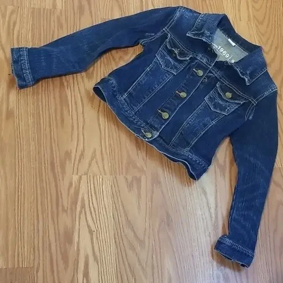 Gap 1969 jean jacket distressed small‎