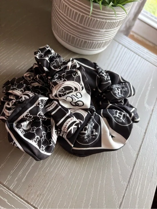 FASHION Set of 2 Black & White Silk Scrunchie Set