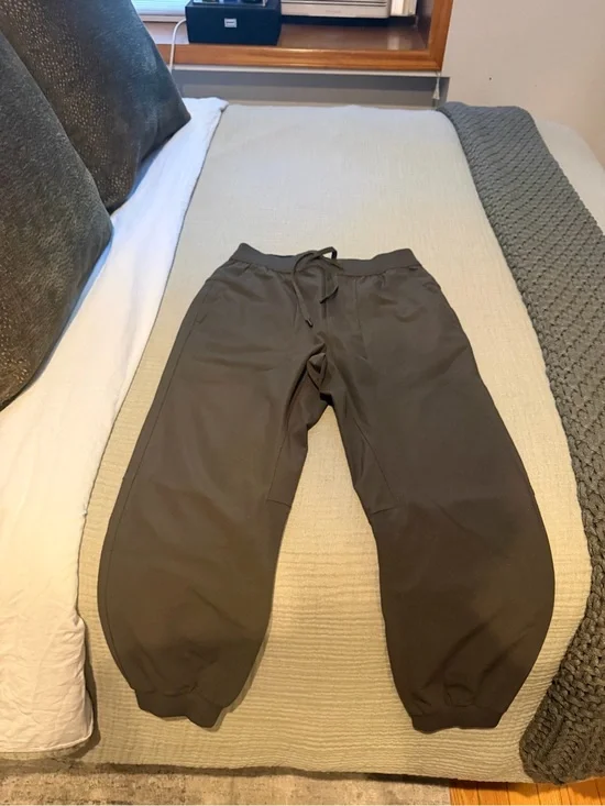 Men's Lululemon Olive Jogger Size Small