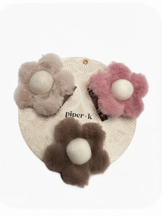 NWT ⚜️💖⚜️ Piper K Hair Claw Clips set of 3 fuzzy flowers