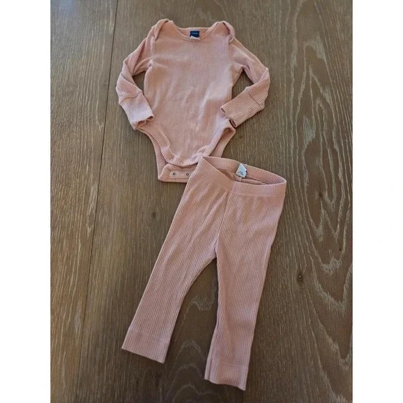 Old navy baby girl‎ ribbed set 3-6 mos