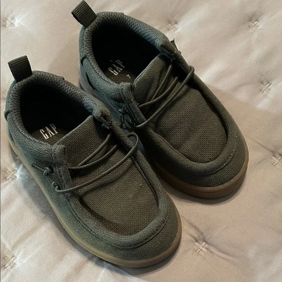 5 for 25$ GAP Kids Dark Gray/Green Canvas Sneakers