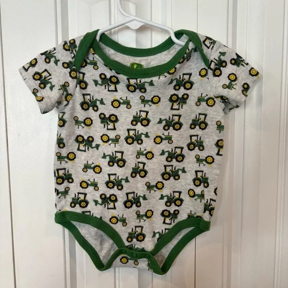 John Deere Gray And Green Tractor Bodysuit Size 3-6 Months‎