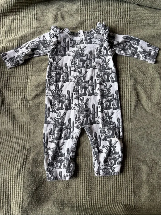 Kate Quinn Long Sleeve Romper in Cactus Print EUC