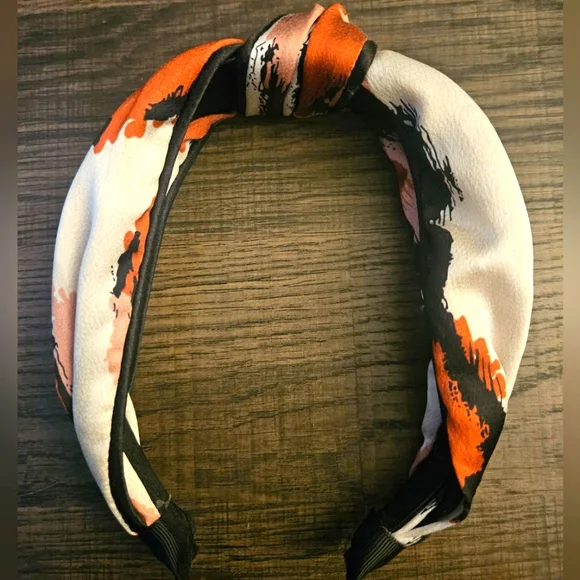 Cream Knot Headband with Rust colored spots & navy blue outline