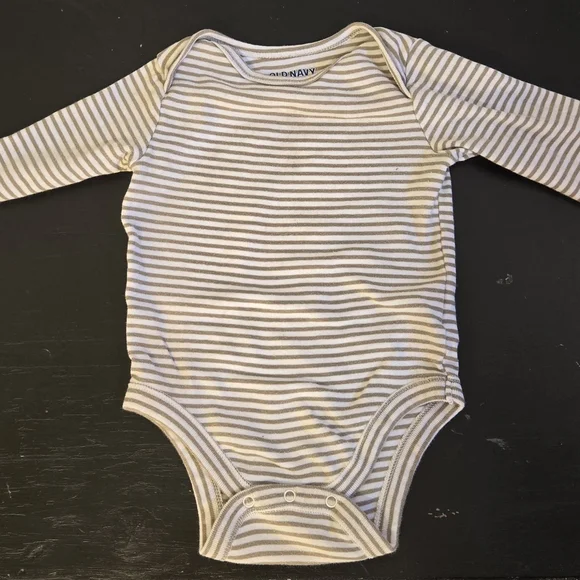 Old Navy Infant Boys Size 6-12 Months Long Sleeve One Piece Set Of 3‎