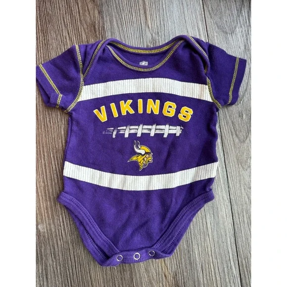 NFL Team Apparel Minnesota Vikings Purple Infant Bodysuit‎ 0-3M