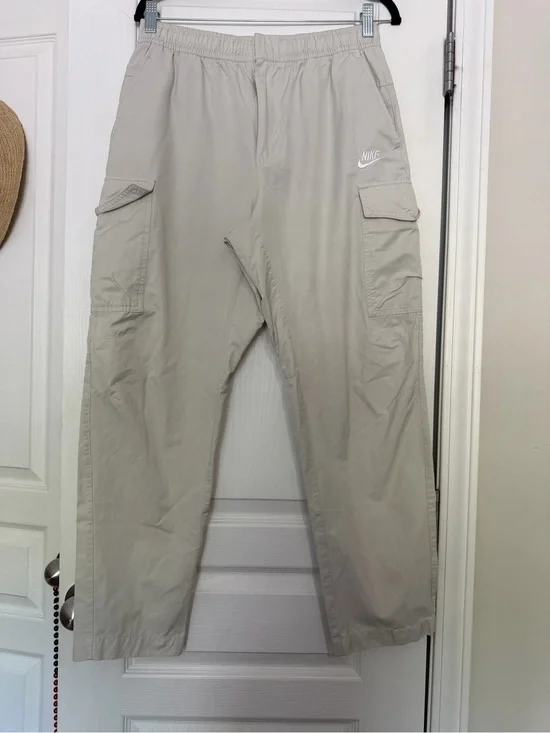 Nike men’s beige cargo pants size Large