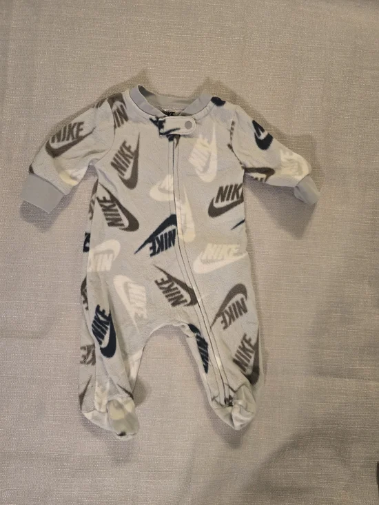 Nike Newborn Footed Fleece Sleeper Gray All Over Logo Zip Pajamas