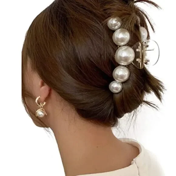 Pearl hair clip