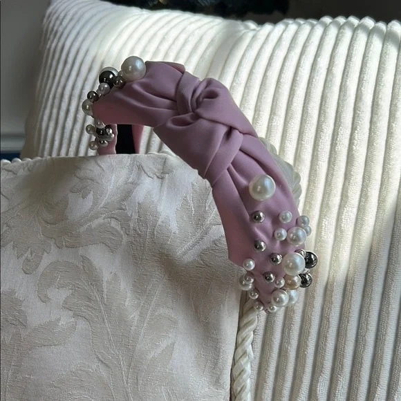 Elegant Pink Pearl-Embellished Headband‎