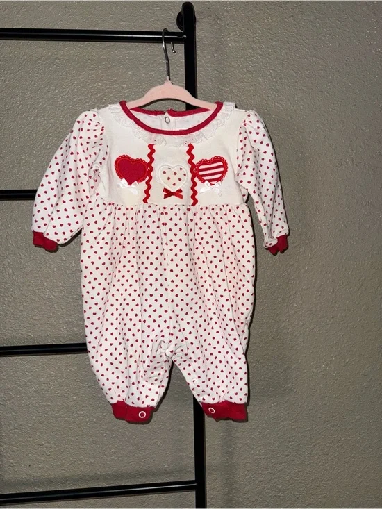 Vintage buster brown Baby Girls White and Red Heart One-Piece Romper