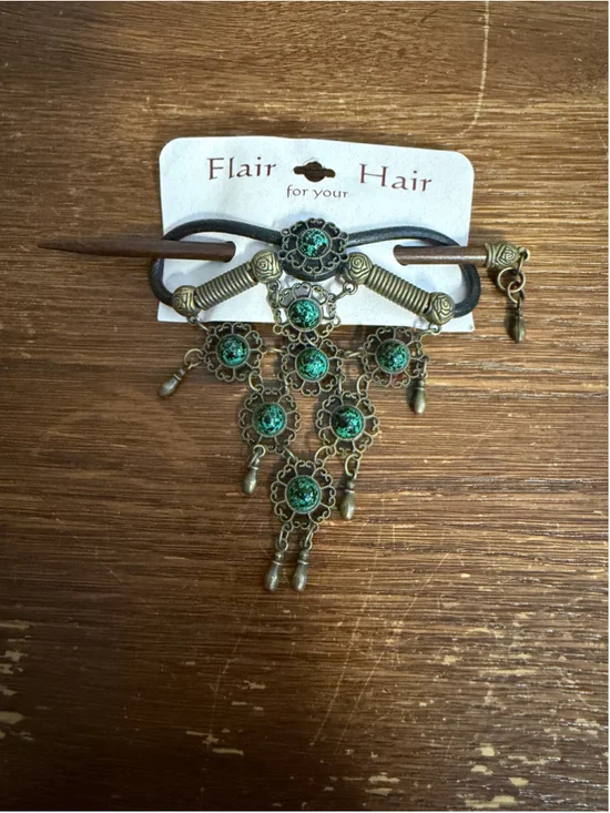Vintage Flair For Your Hair Green Cabochon Hair Stick Antique Brass Tone Dangle