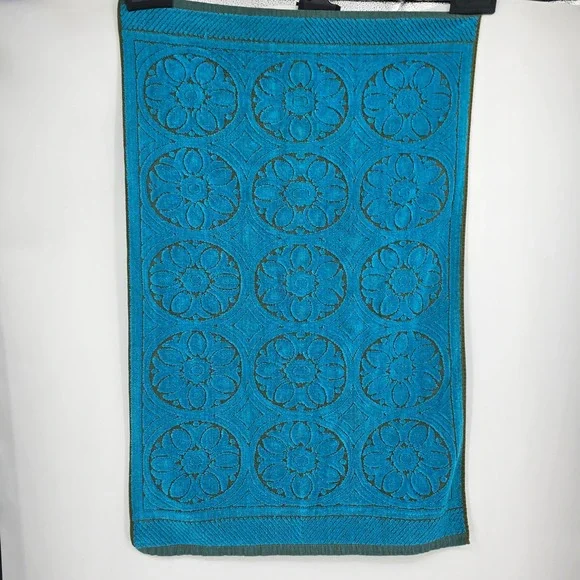 Vintage Fashion Manor Blue Floral Medallion Bath Towel 24x38 Made in USA