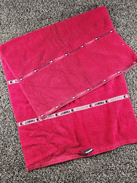 Vtg Y2K Tommy Hilfiger beach towel featuring a Classic Red stripe design