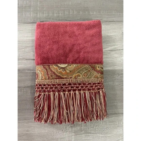 Vintage Avanti‎  Bohemian Paisley Red Bath Towel  Elegant Embellished Trim New