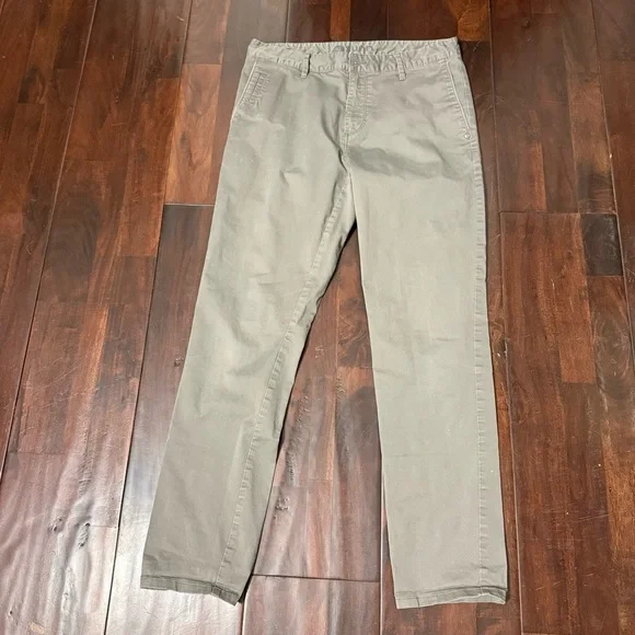 Vuori Fletcher Chino Pant Classic Fit Men’s Size 32 V433 Gray Missing Button